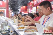 查询解梦“嗦粉”经济火热 中国多地“食力”出圈