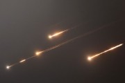 查询解梦伊朗以导弹齐射回应以色列的大规模袭击